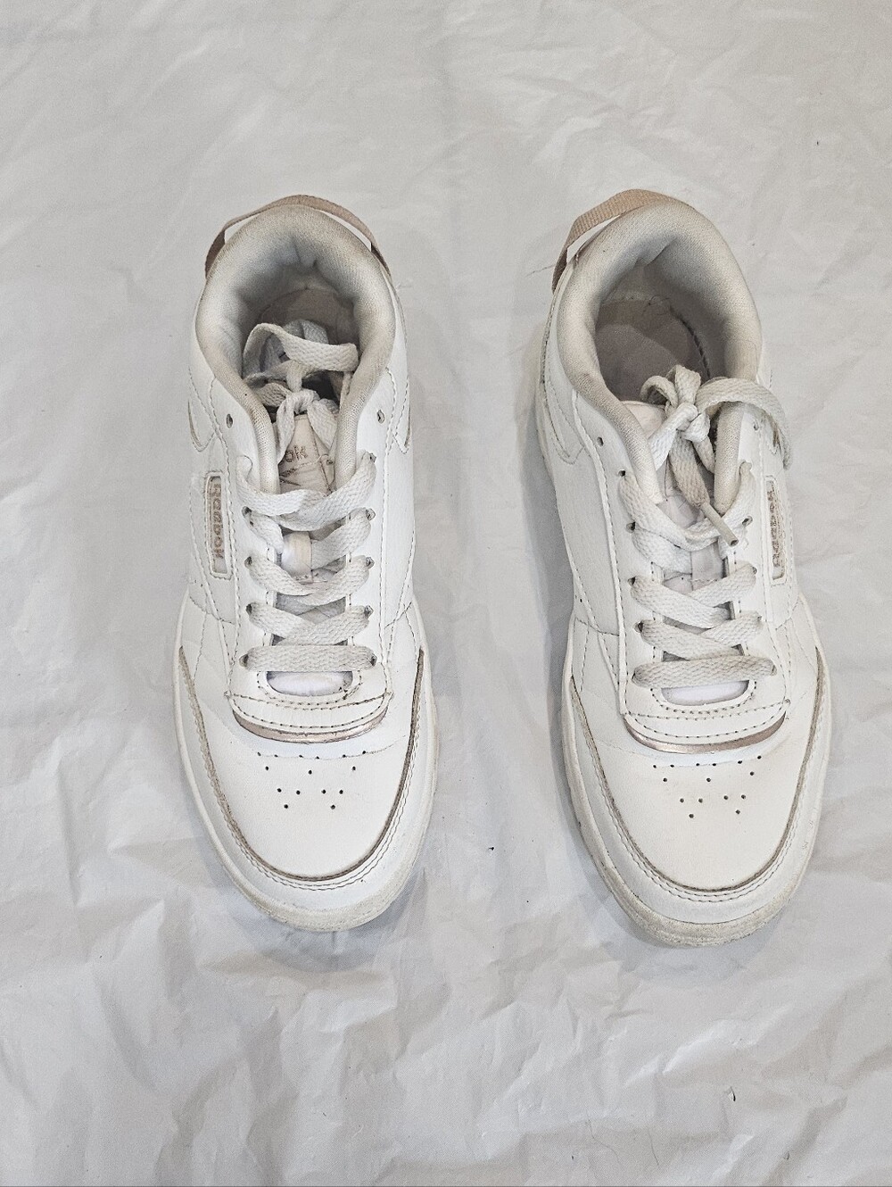 Reebok Club MEMT Youth Size 2 / Women's 3.5 White Gold